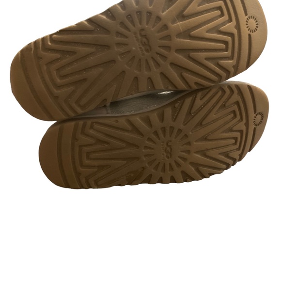 Ugg Mini Silver Metallic Glitter Button Boot Size 6 - Picture 5 of 11